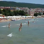아파트 Dom-el Real In Sea View Complex *